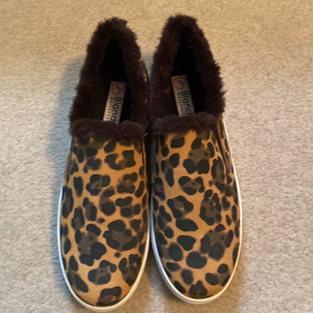 Blondo Waterproof Slip On Sneakers Size 10